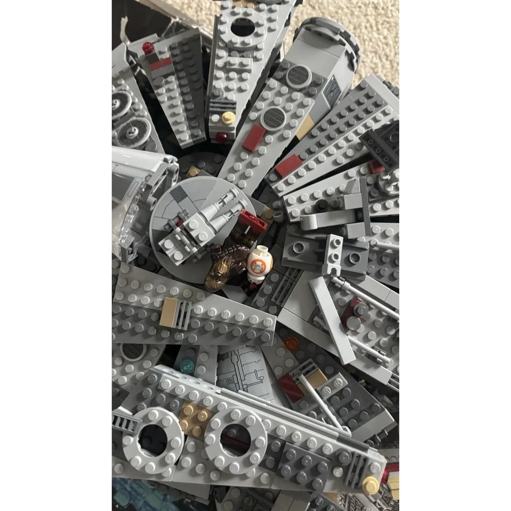LEGO Star Wars Millennium Falcon (75105) LEGO's Set W Book Box darth Vader toys